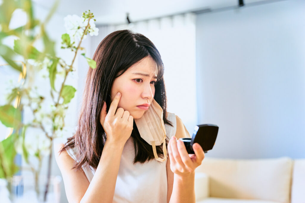 化粧崩れに悩む女性